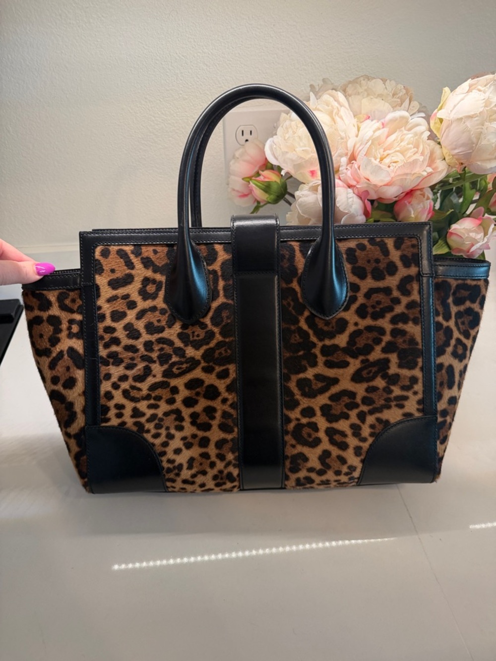 Gucci Leopard Print Tote with Black Leather and Gold Hardware - Picture 4 of 9